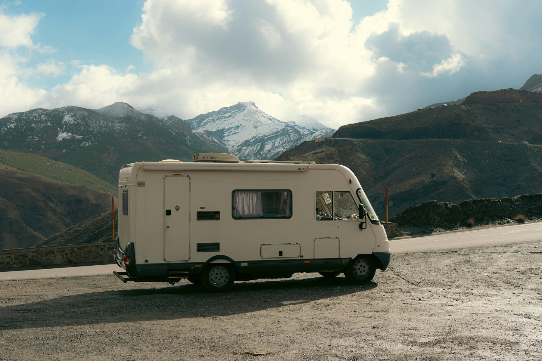 Motorhome Sat Nav vs Google Maps – Which Is Safer in 2026?